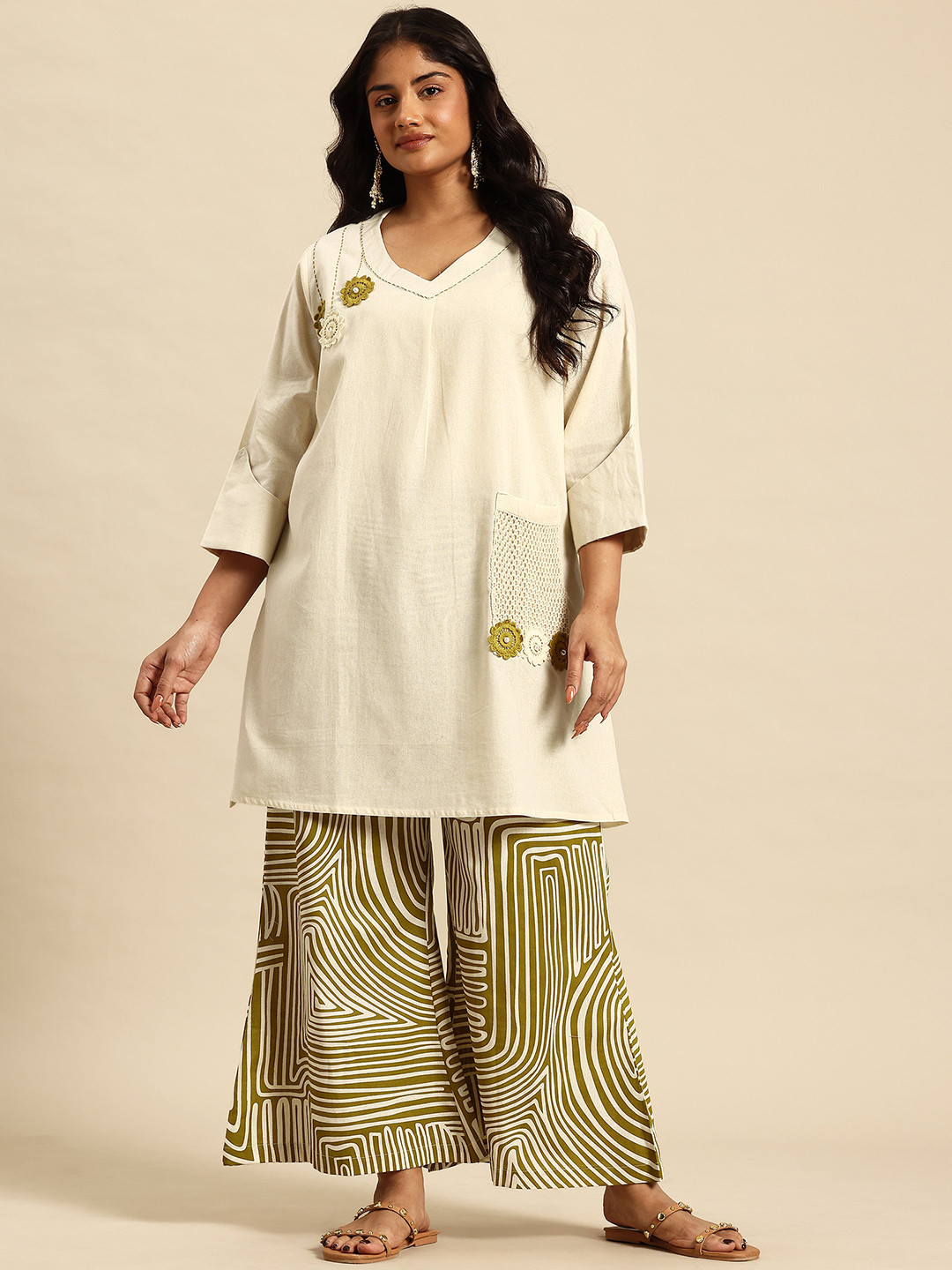 Sia Ab Pehnegi Duniya Embroidered Regular Beads and Stones Kurta With Palazzos Co-Ords Set