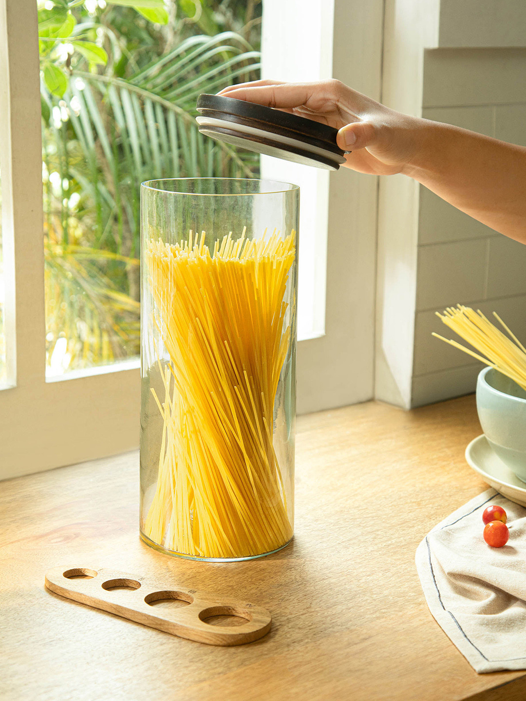 Ellementry Tashi Brown Glass Easy To Clean Clip-On Canister