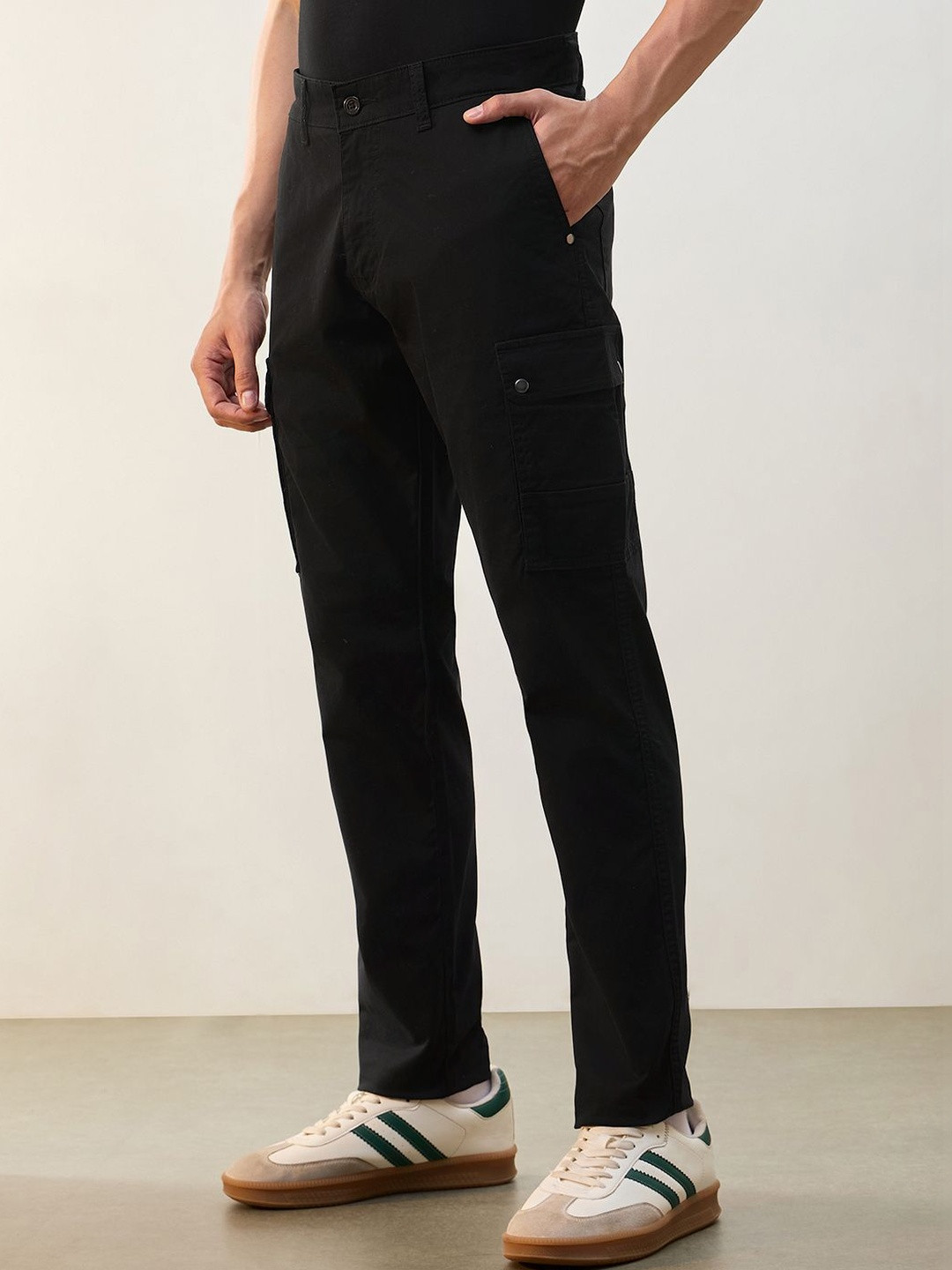 NOBERO Classic Tapered Fit Cargo Trousers