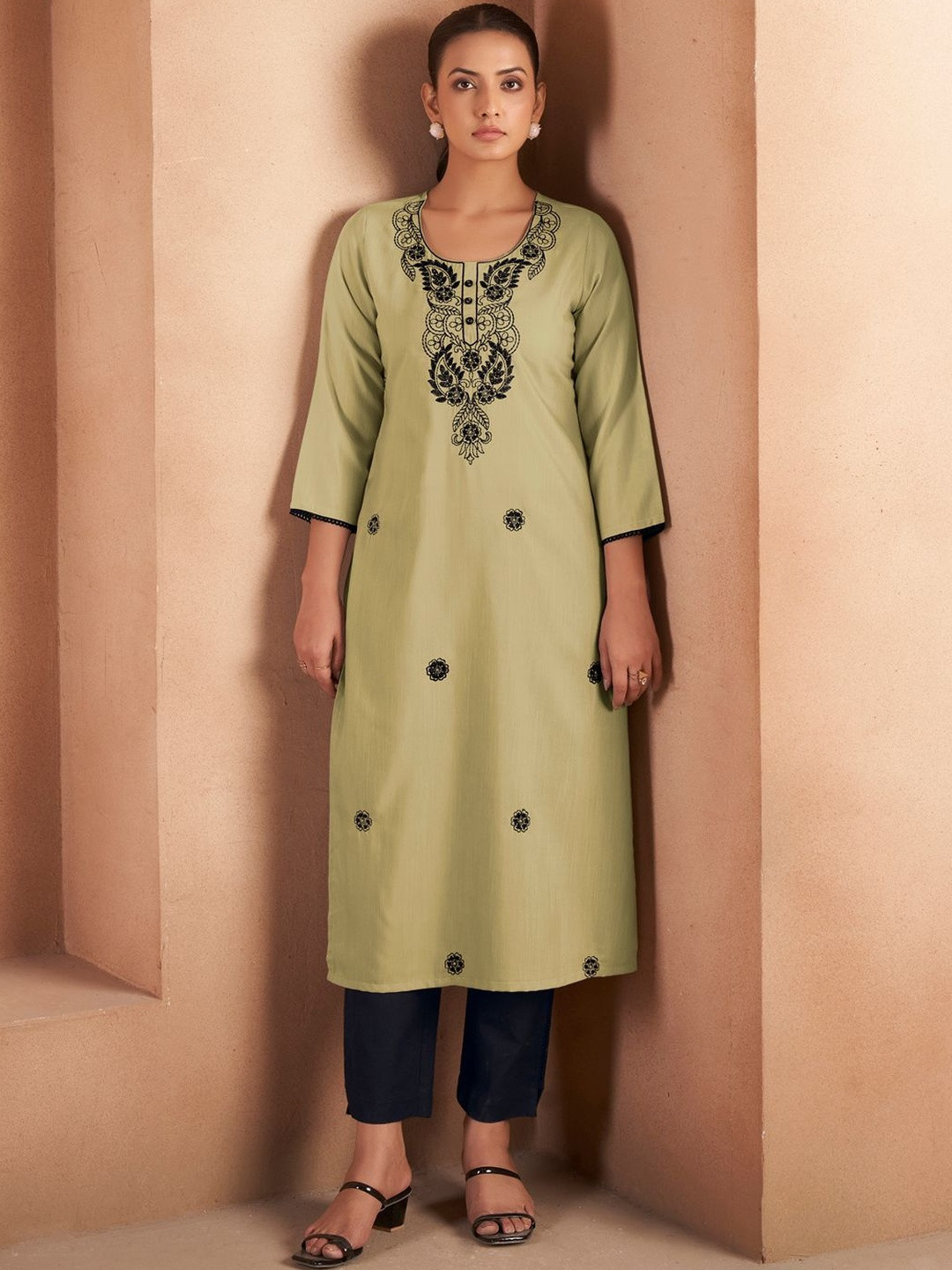 DRESOUL Ethnic Motifs Embroidered Chikankari Chikankari Kurti
