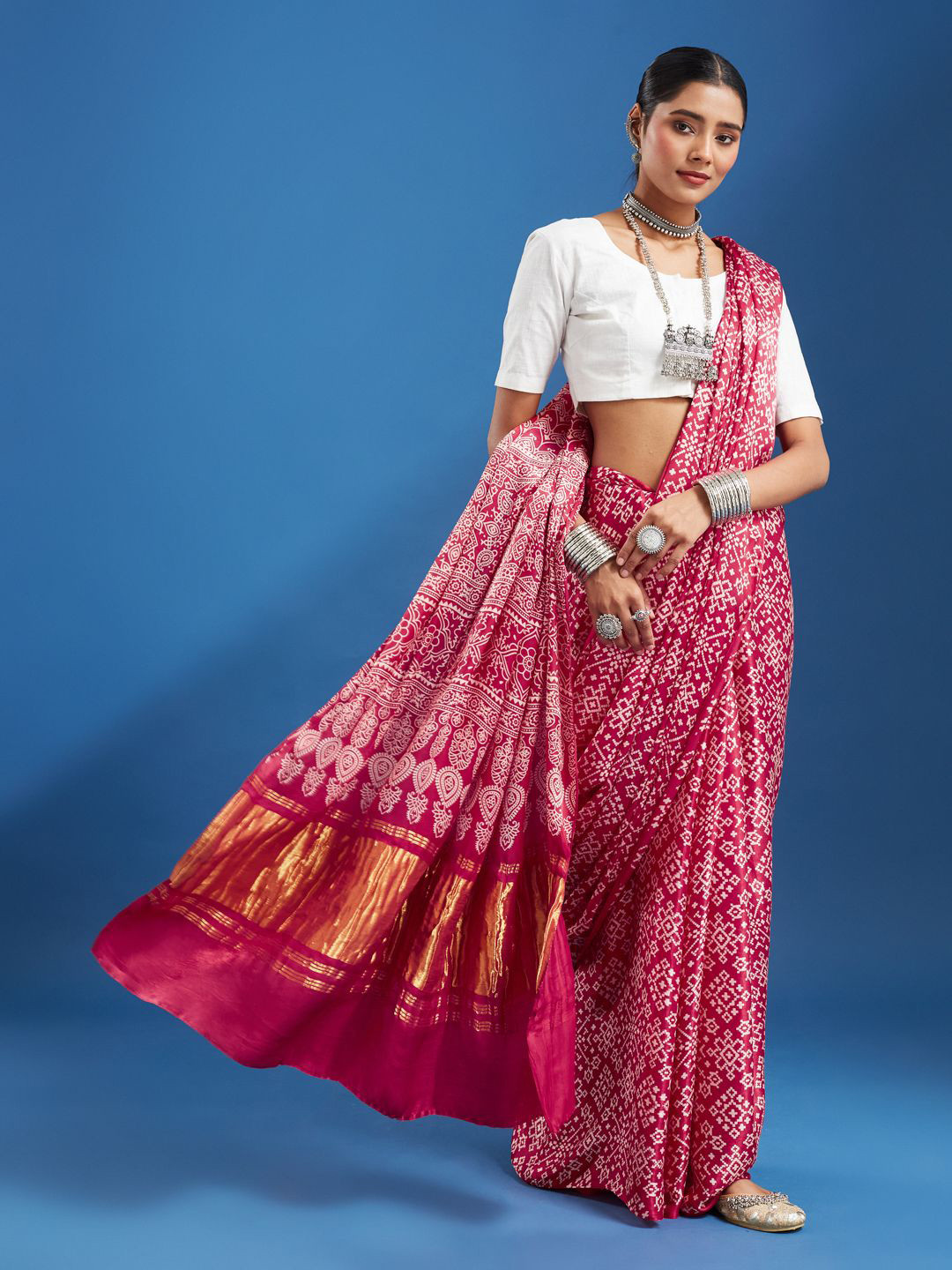 Taavi Women Hand Block Printed Saree With Blouse Piece