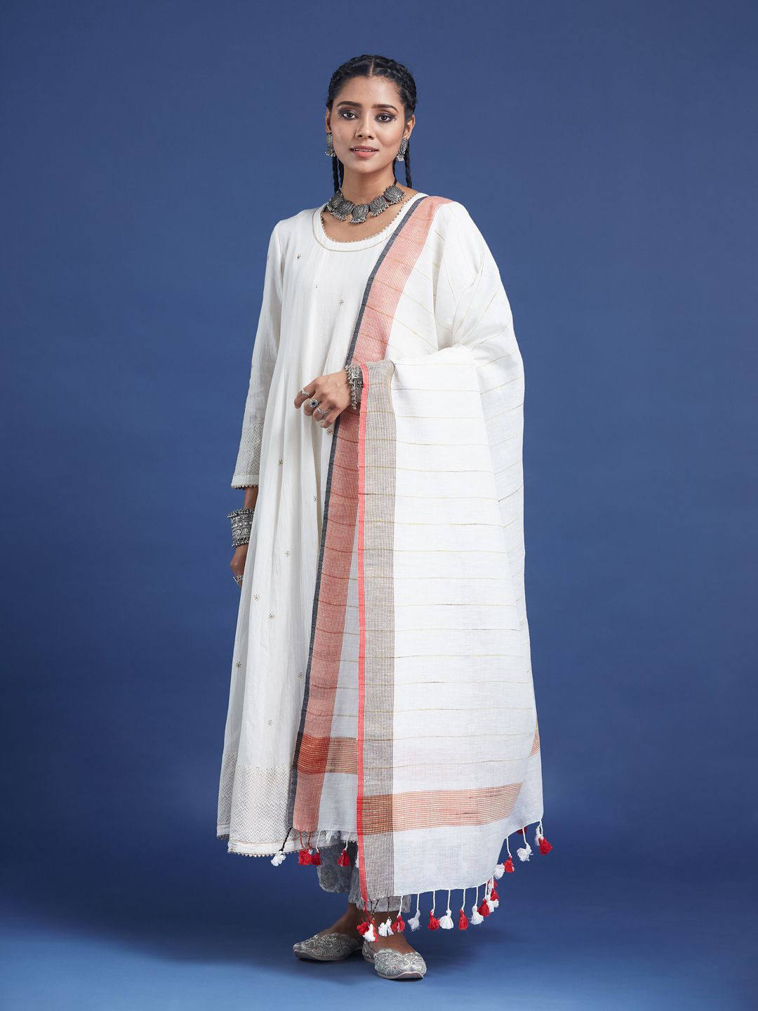 Taavi Striped Traditional Bengali Style Cotton Linen Dupatta With Pom Pom Tassels