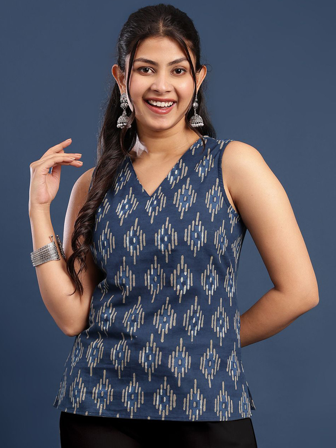 Taavi Women Ikat Print Printed Regular V Neck Sleeveless Tops