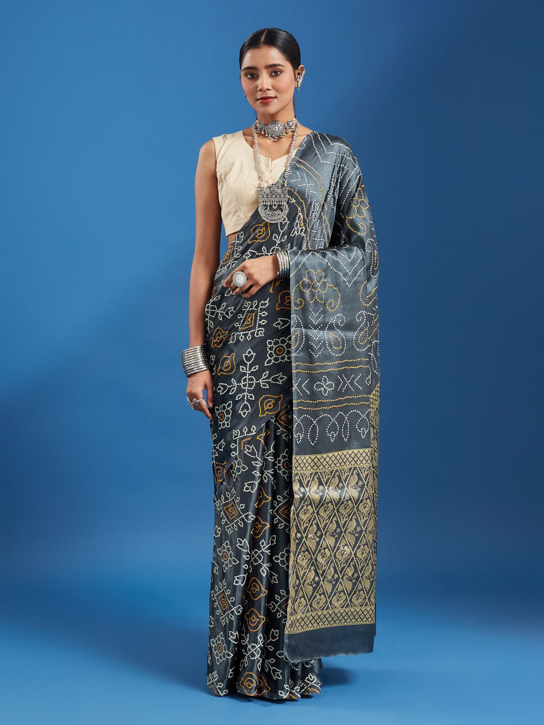 Taavi Tie-Dye Printed Bandhani Saree With Plain Border & Unstitched Blouse