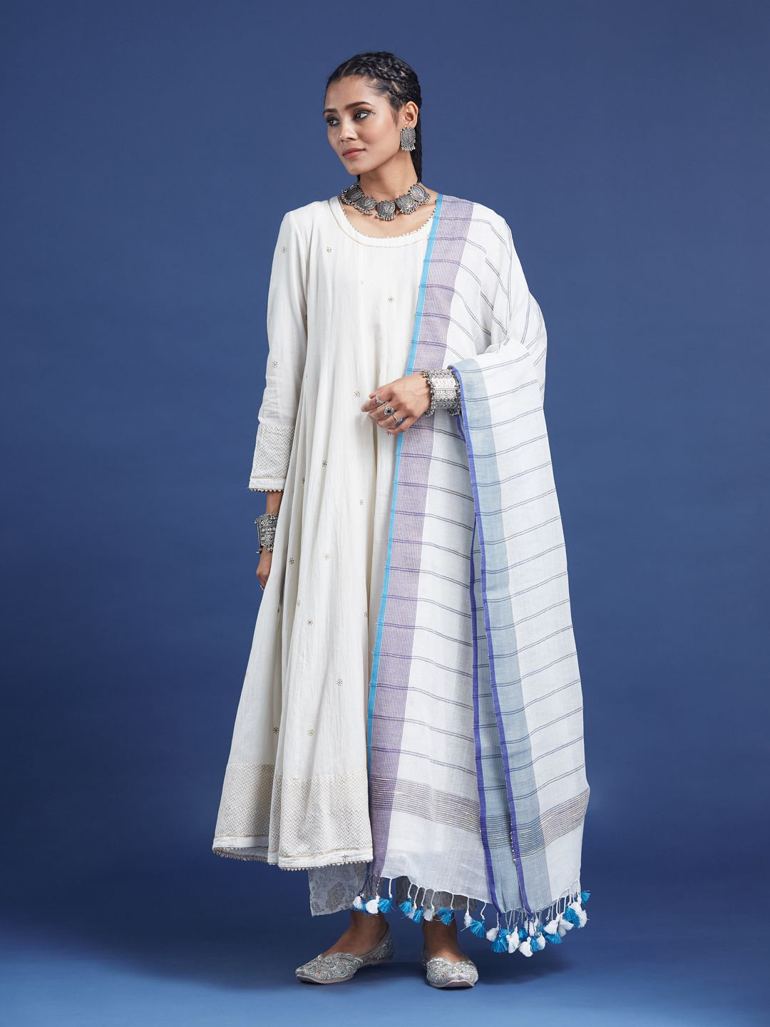 Taavi Striped Traditional Bengali Style Cotton Linen Dupatta With Pom Pom Tassels