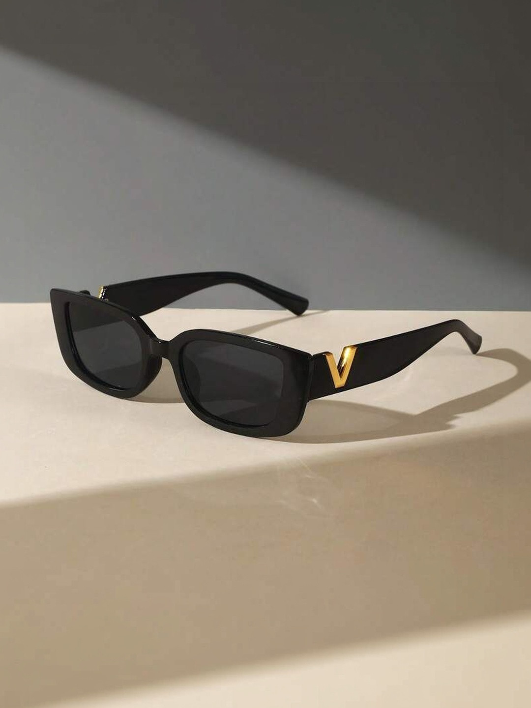 IFLASH Unisex Black Lens & Black Rectangle Sunglasses with
