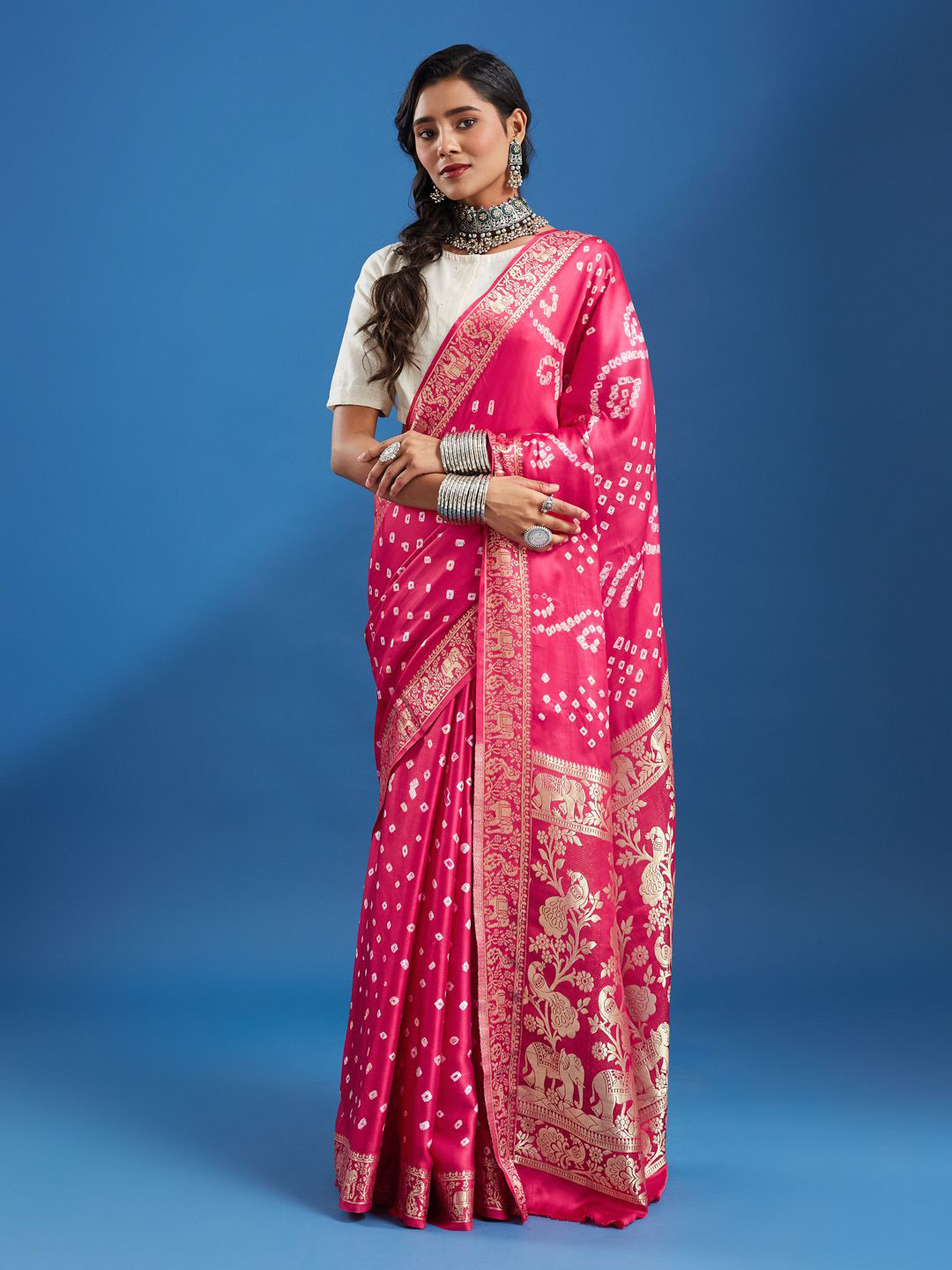 Taavi Women Bandhani Tie-Dye Printed Saree With Designer Pallu & Unstitched Blouse