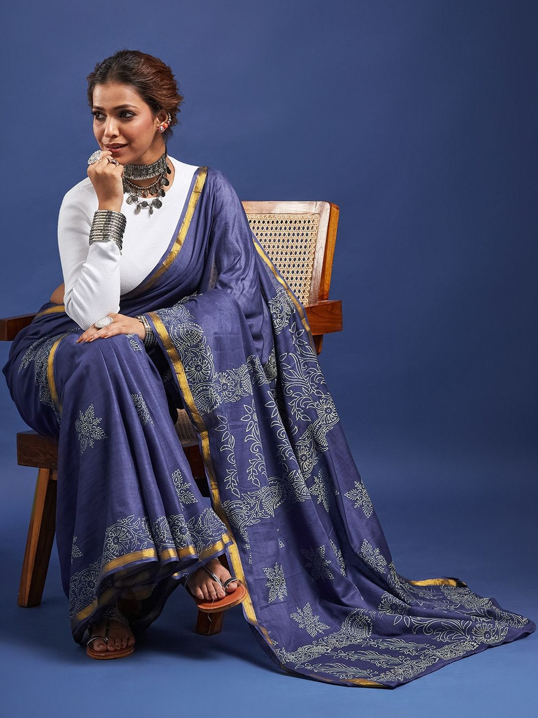 Taavi Women Hand Printed Pure Cotton Saree With Lagdi Zari Patta & Blouse Piece