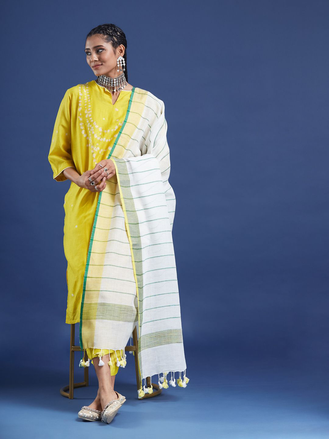 Taavi Striped Traditional Bengali Style Cotton Linen Dupatta With Pom Pom Tassels