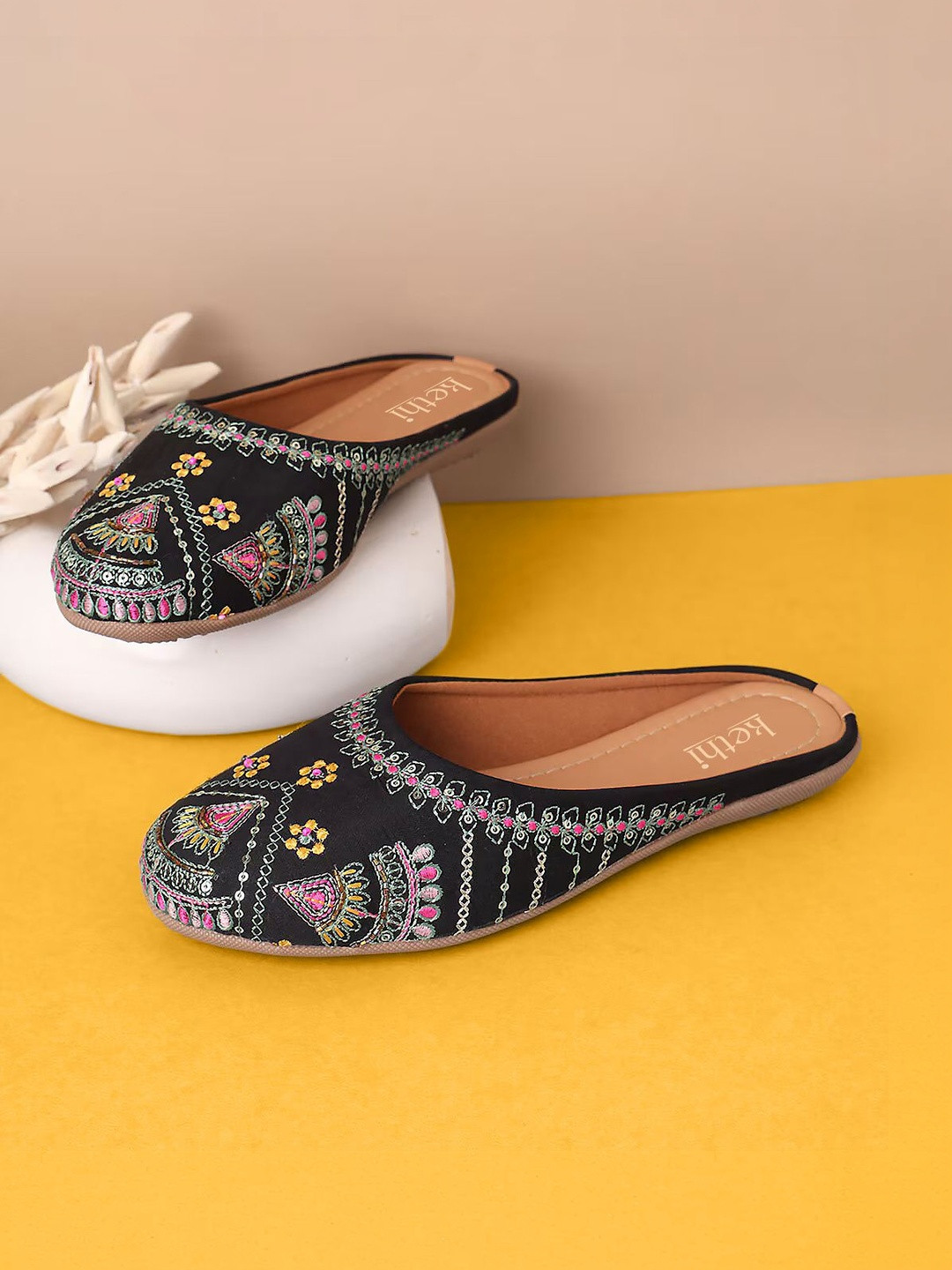 Kethi Fashion Women Open Toe Flats