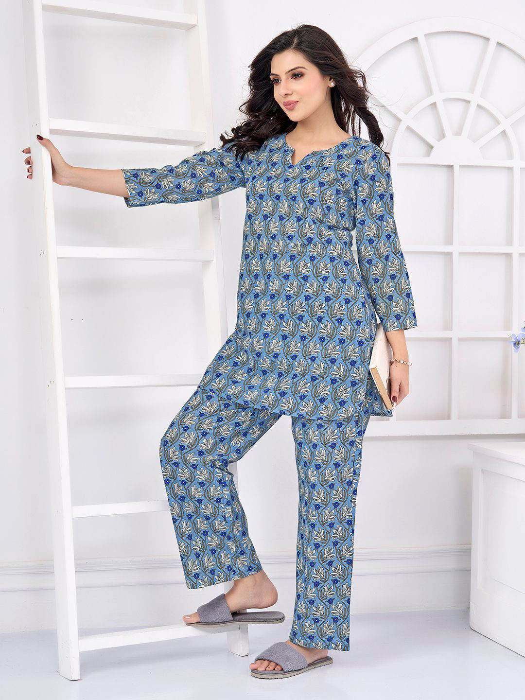 Kaftanize Women Flowers Printed Tunic With Trouser