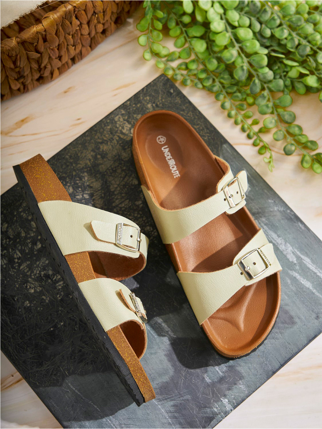 UNDERROUTE Women Comfort Sandals
