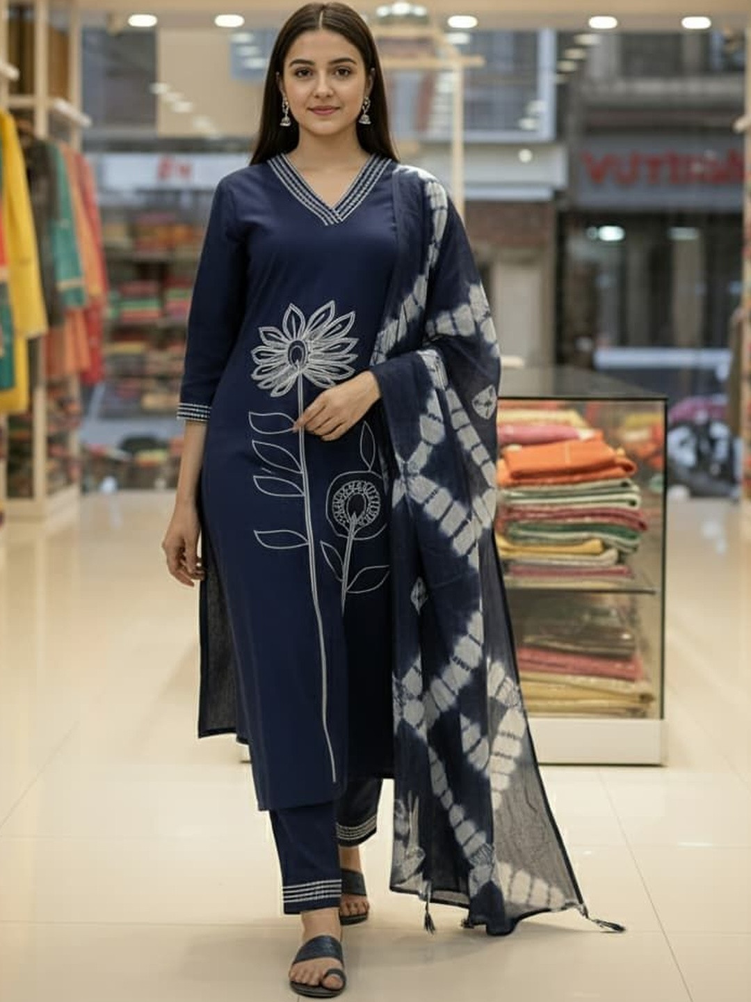 GHUMMAN SONAKSHI Women Floral Embroidered Regular Thread Work Pure Cotton Kurta with Trousers & With Dupatta