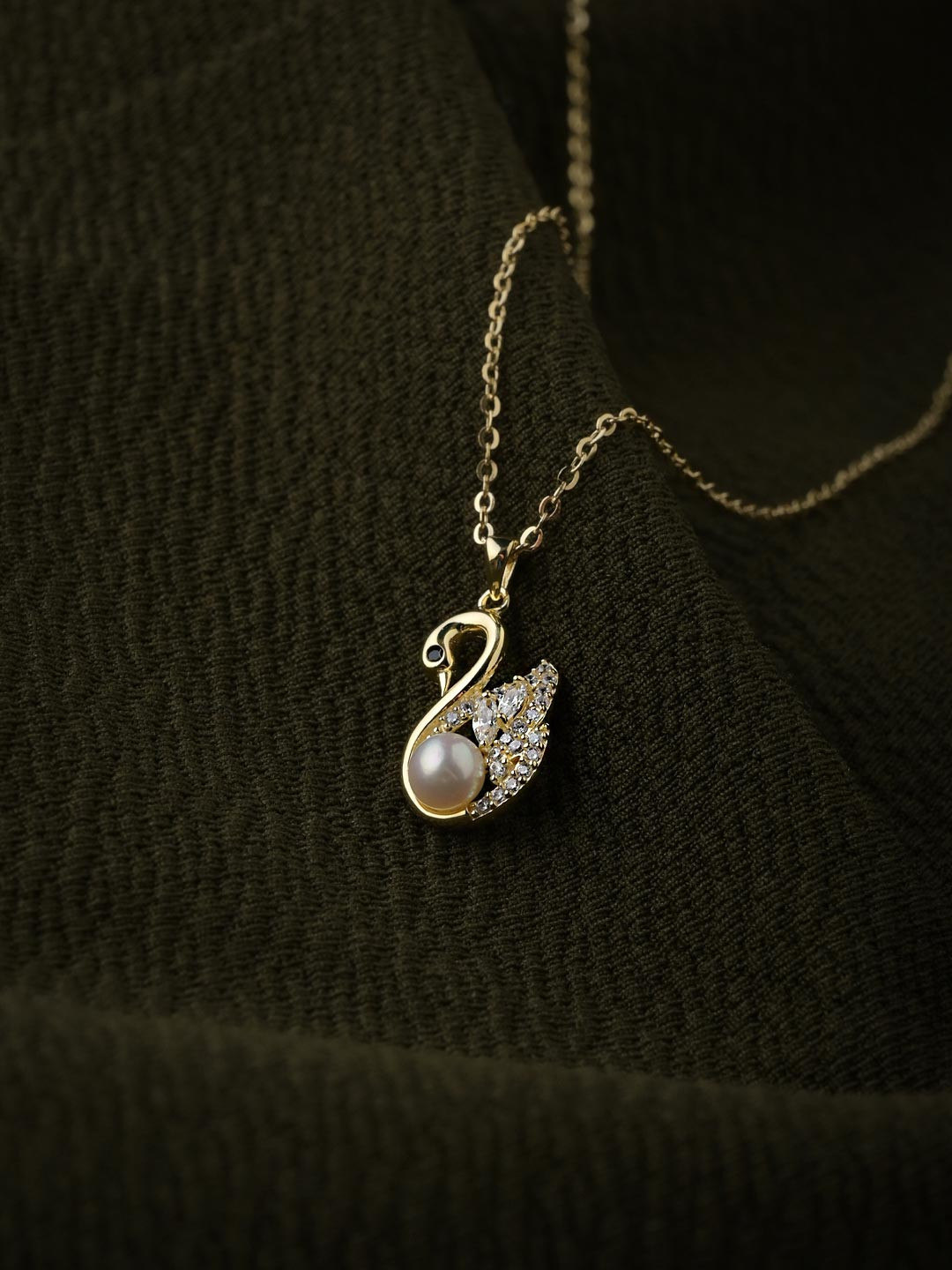 Impression jewellery 925 Sterling Silver Gold-Plated CZ Studded Pendent With Chains