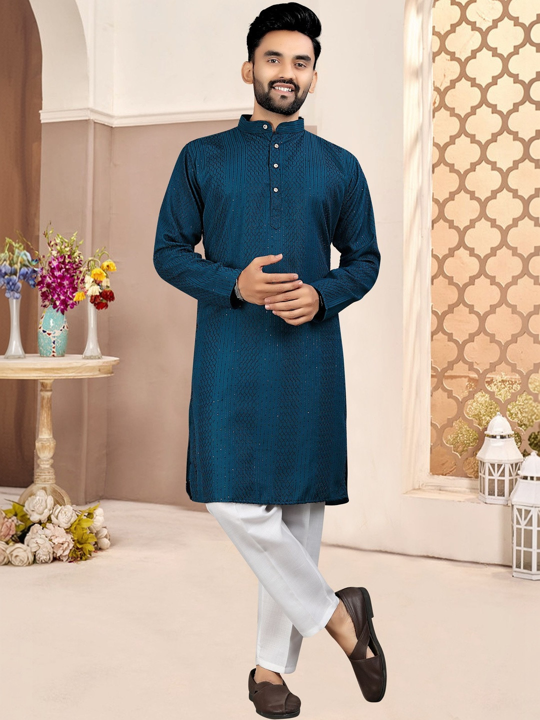 LAZZLY Men Embroidered Sequinned Kurta