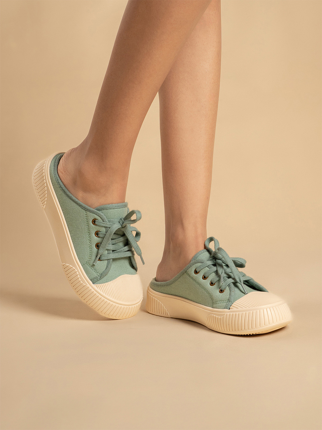 Theater Elves  Women Colourblocked Round Toe Memory Foam Lace Ups Sneakers