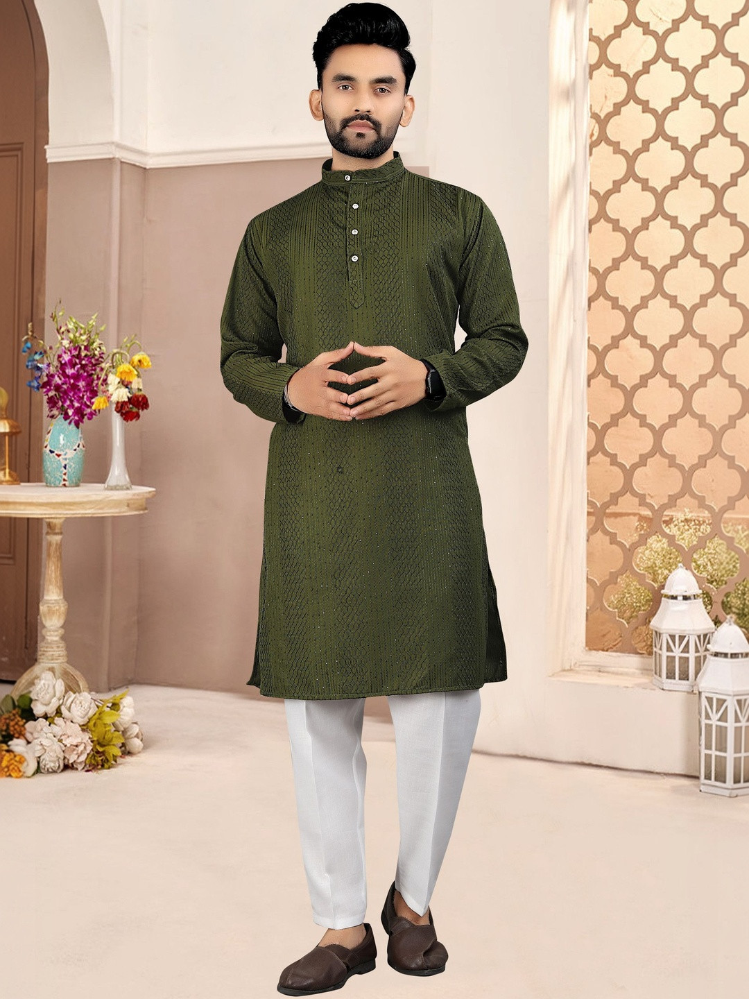 LAZZLY Men Embroidered Sequinned Kurta