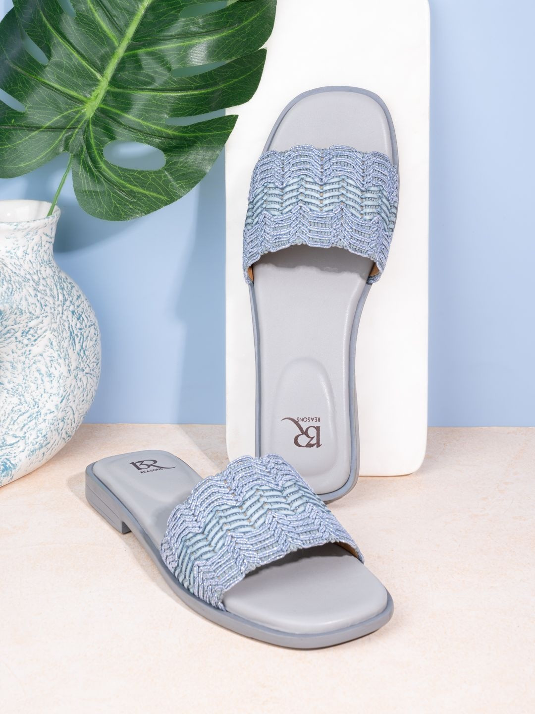 13 Reasons Women One Toe Flats