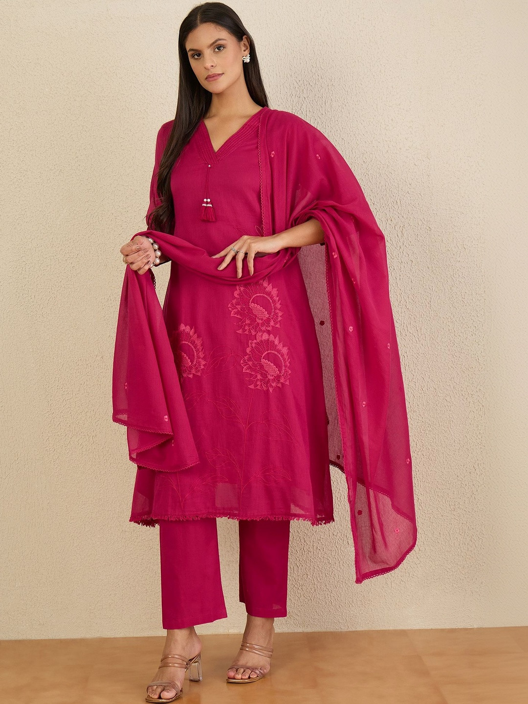 CHETI Women Floral Embroidered Regular Thread Work Kurta with Trousers & With Dupatta