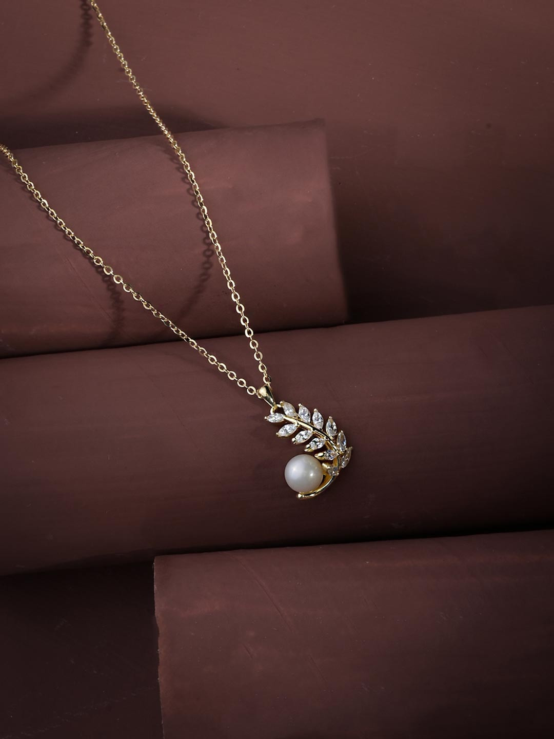 Impression jewellery Women 925 Sterling Silver Pearl Laurel Pendant Necklace