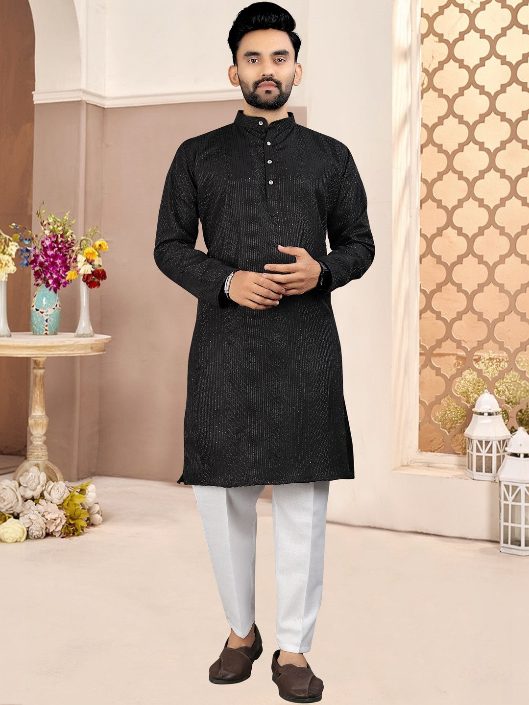LAZZLY Men Embroidered Sequinned Kurta
