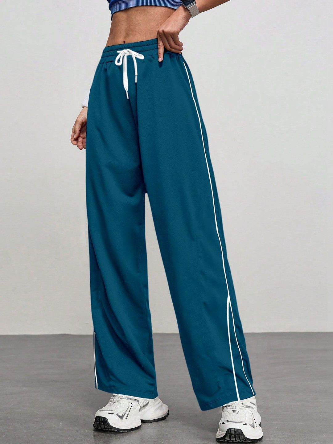 RAJOVATI Women Relaxed Fit Mid-Rise Track Pants