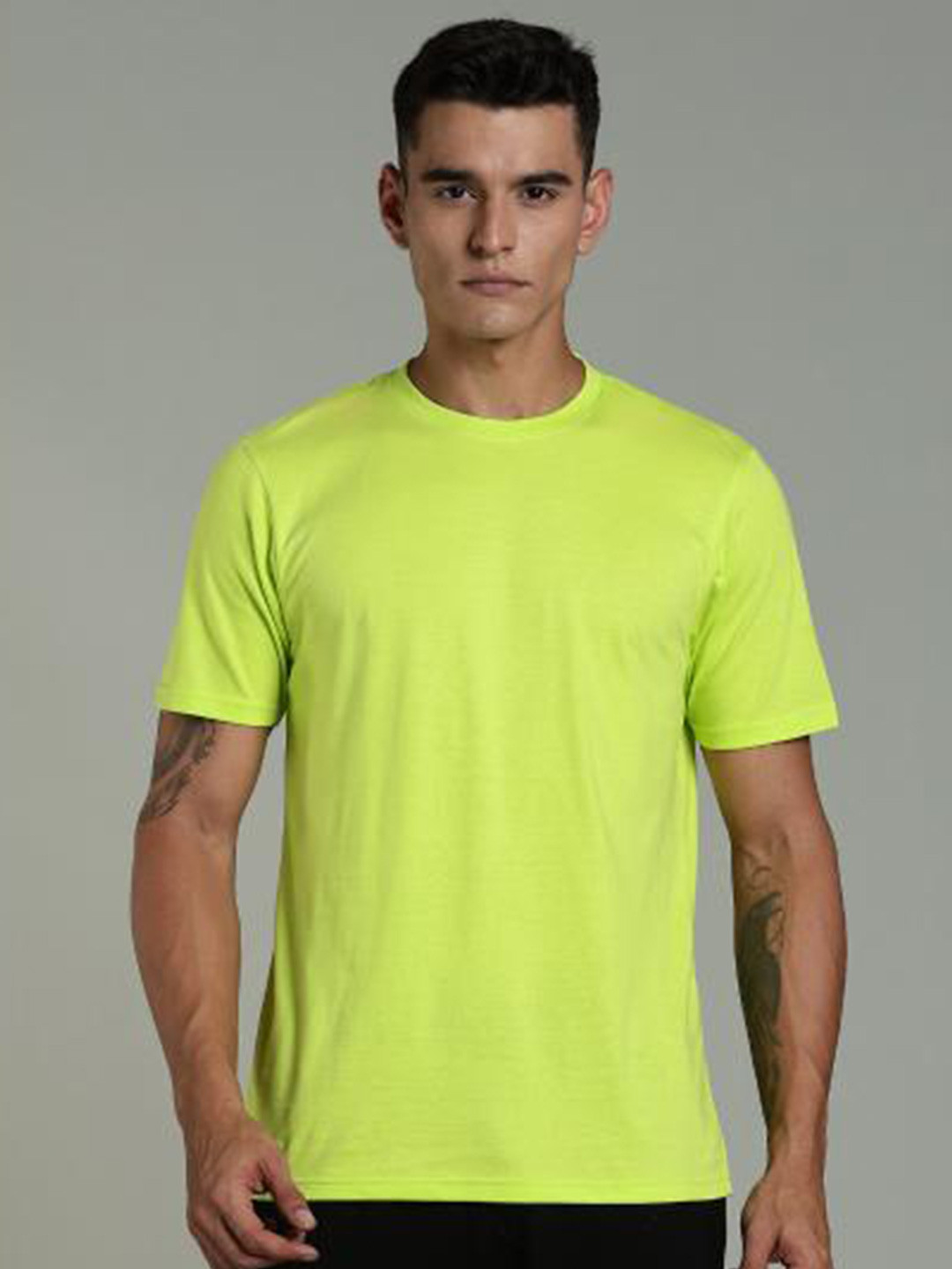 OUTLAWS Men Solid Round Neck Cotton T-shirt