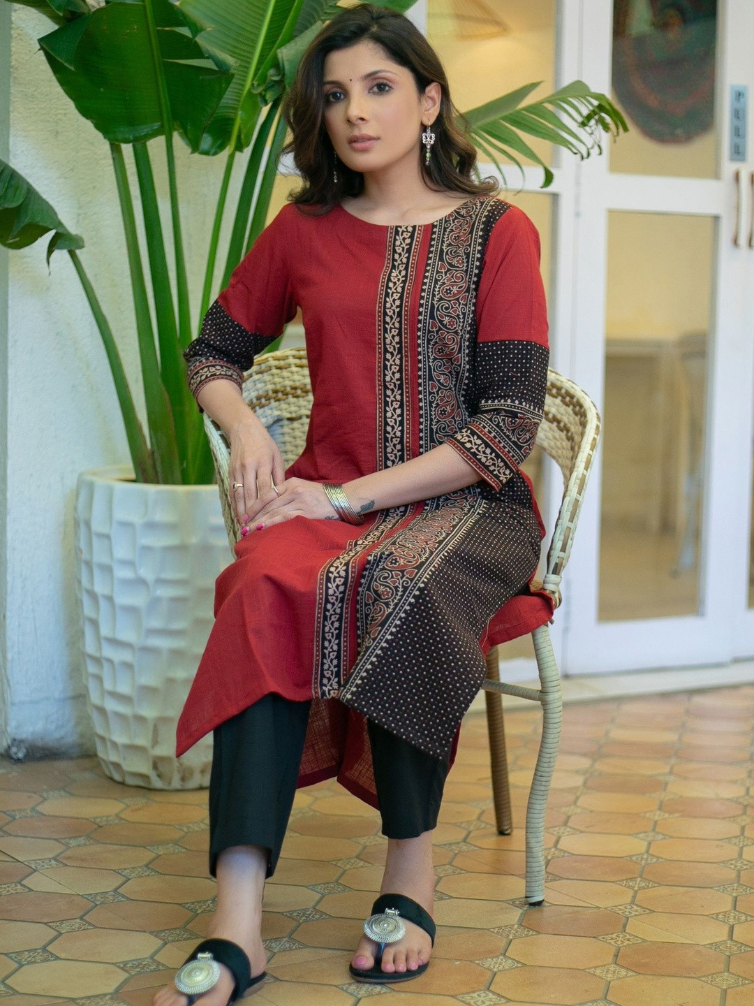 SUJATRA Women Geometric Keyhole Neck Kurta