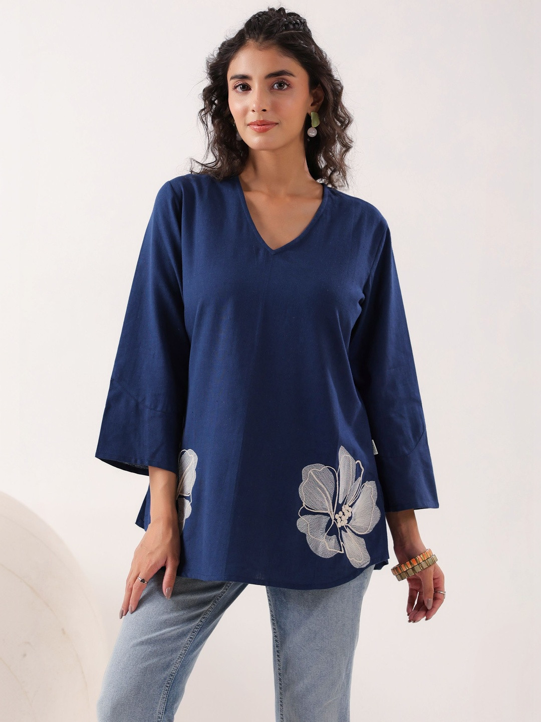 JISORA Embroidery Flex V-Neck Flared Sleeves Top