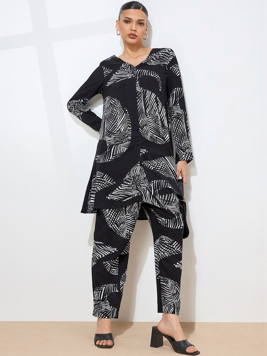 KAMLIE Printed V-Neck Tunic & Trousers Co-Ords