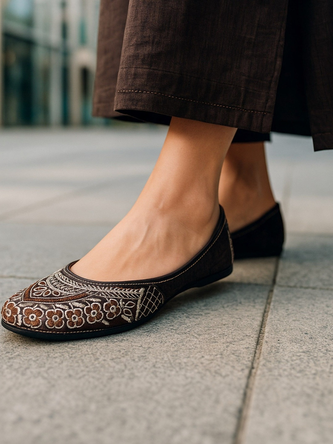 SZN Women Mojaris Flats