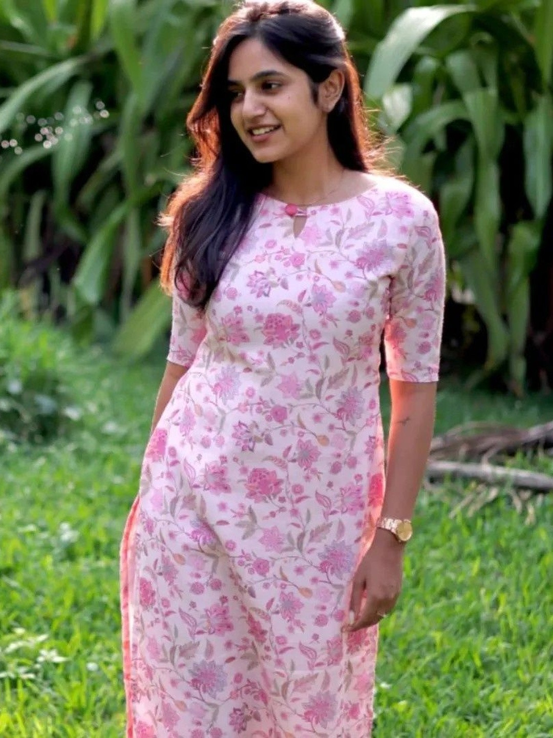 Kethi Fashion Floral Printed Keyhole Neck Pure Cotton Straight Kurtas