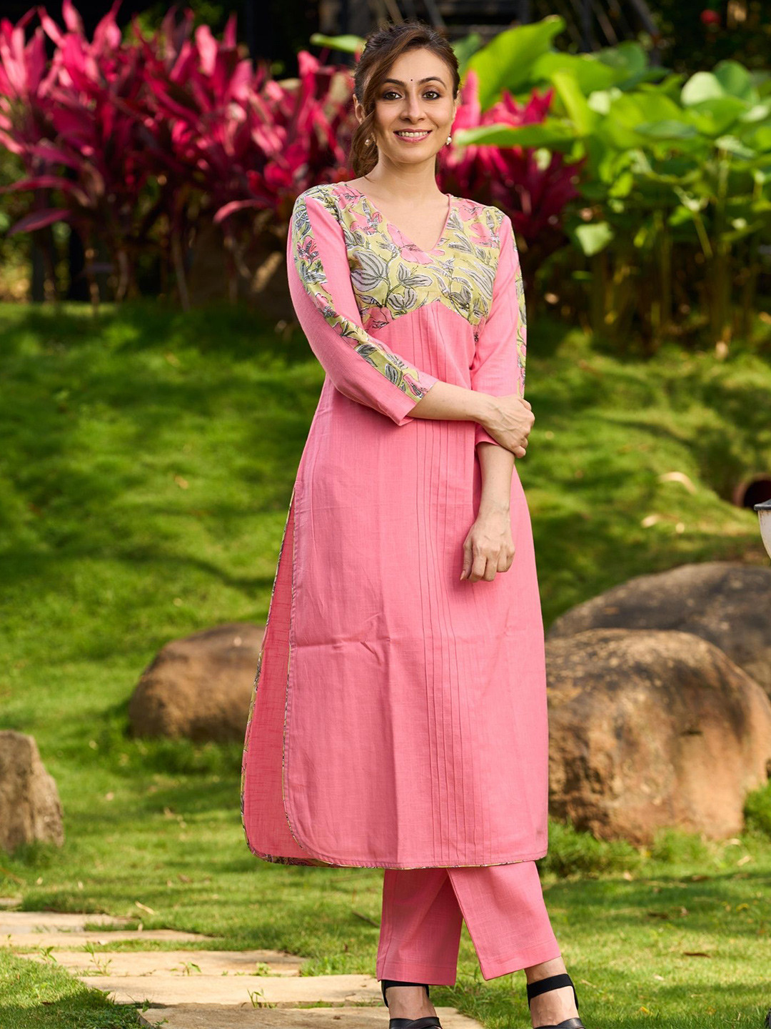 SUJATRA Women Floral Embroidered Flared Sleeves Thread Work Kurta