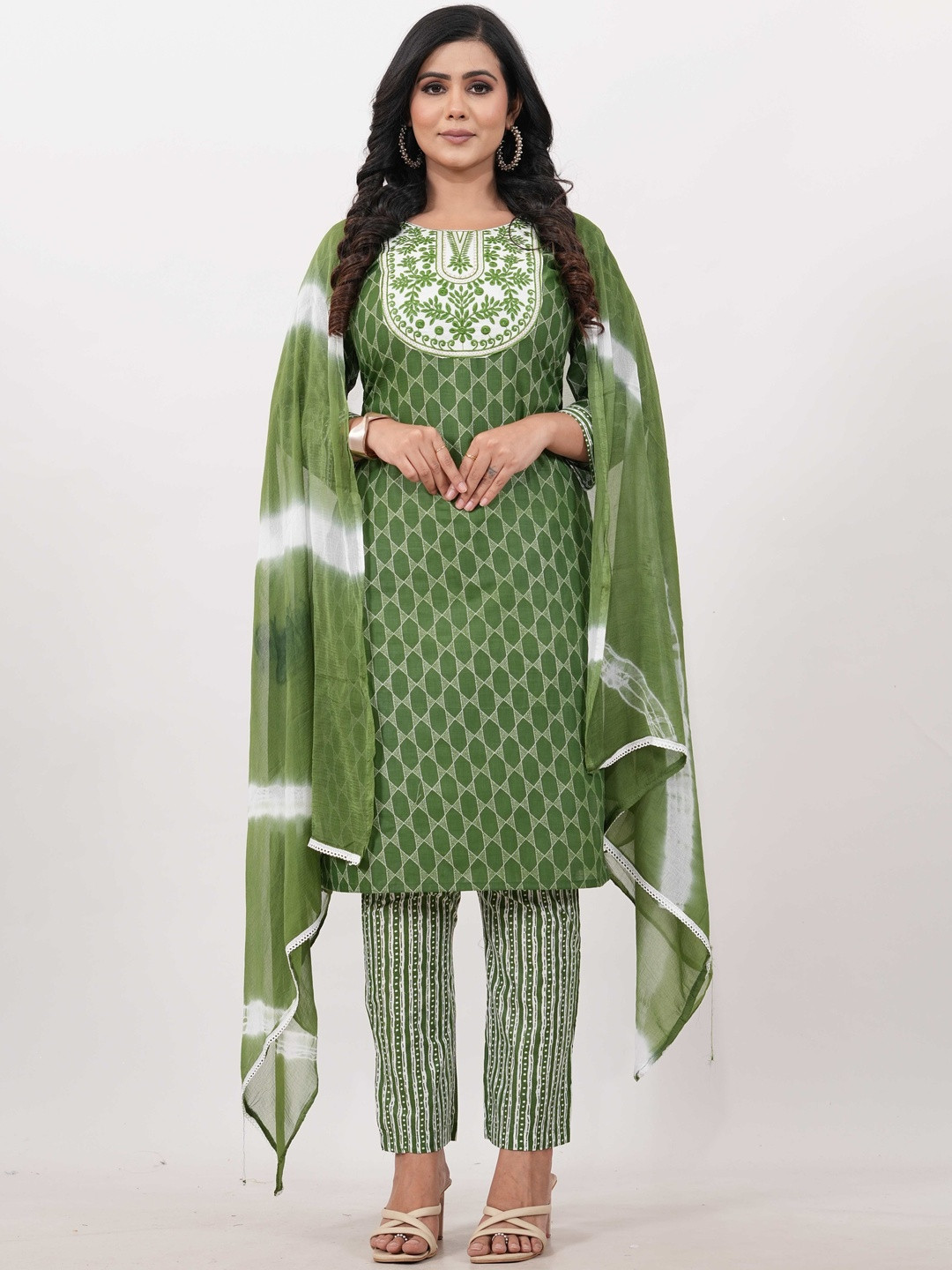 ROSHNI Women Geometric Printed Round Neck Pure Cotton Regular Kurta With Trousers & Dupatta
