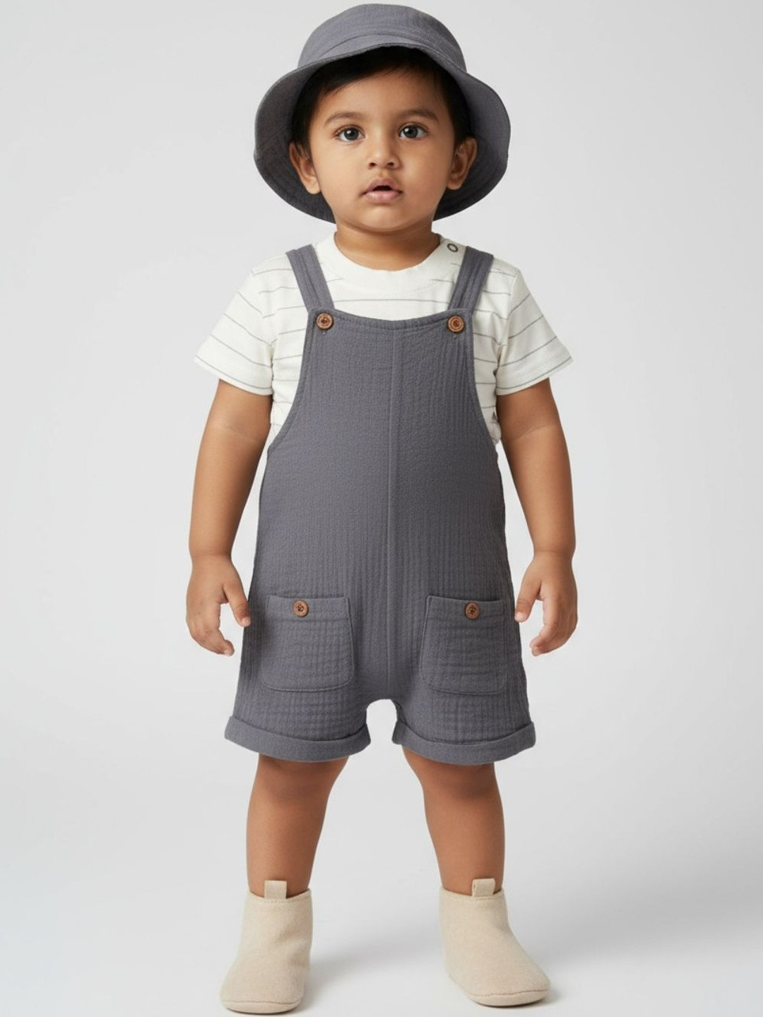 Biglilpeople Boys Solid Dungaree & T-Shirt Set With Hat