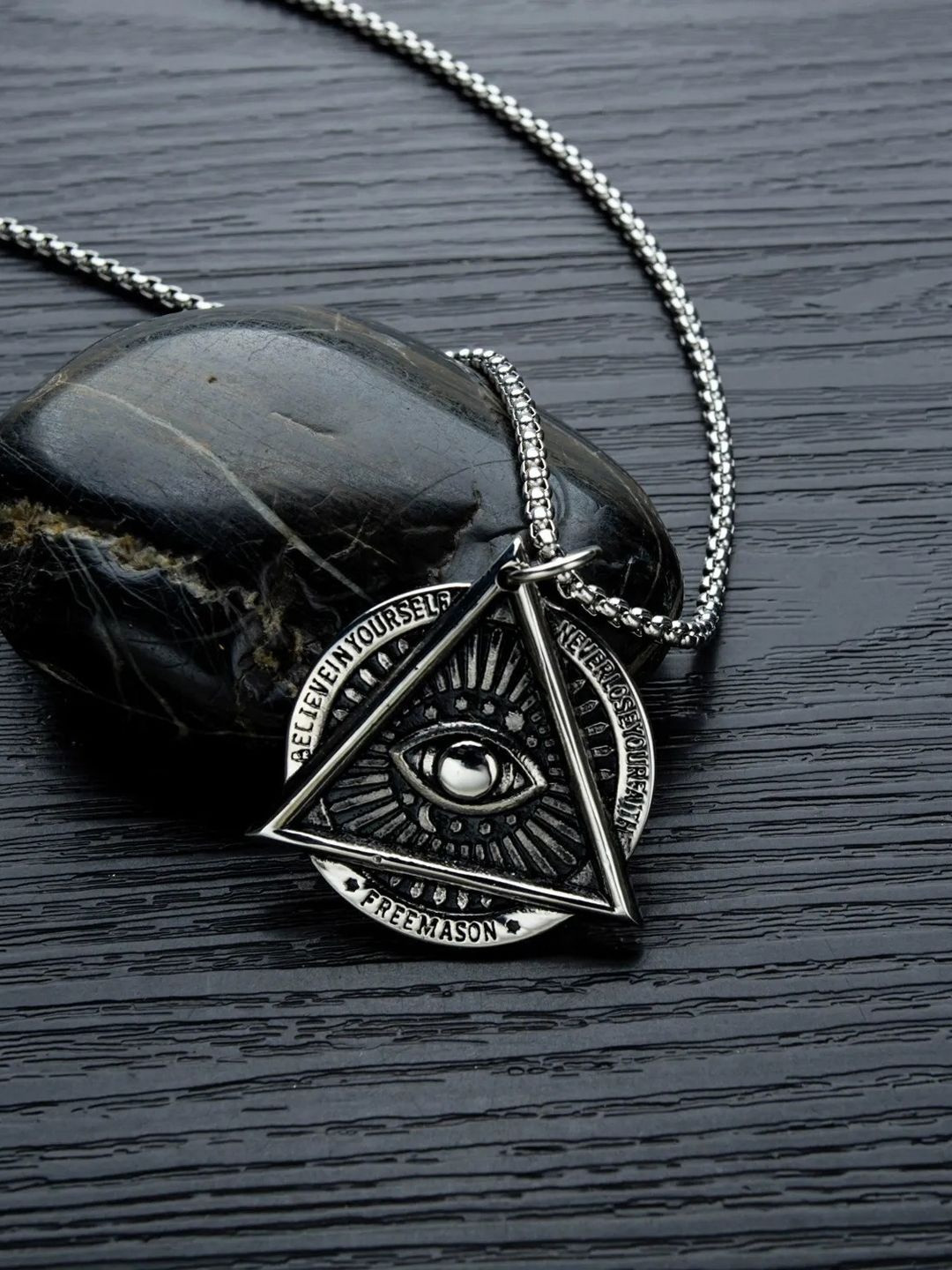 FIMBUL Silver-Plated Eye Of Providence Triangle Pendant With Chain
