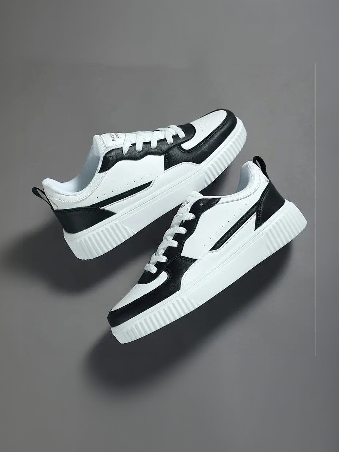 Lejano Men Colourblocked Round Toe Sneakers