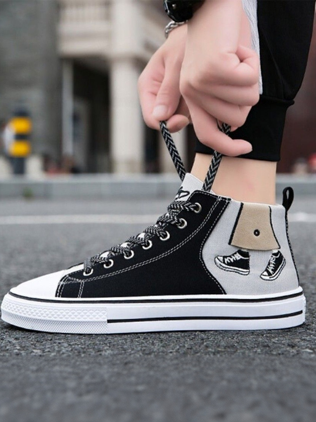 Lejano Men Colourblocked Round Toe Sneakers