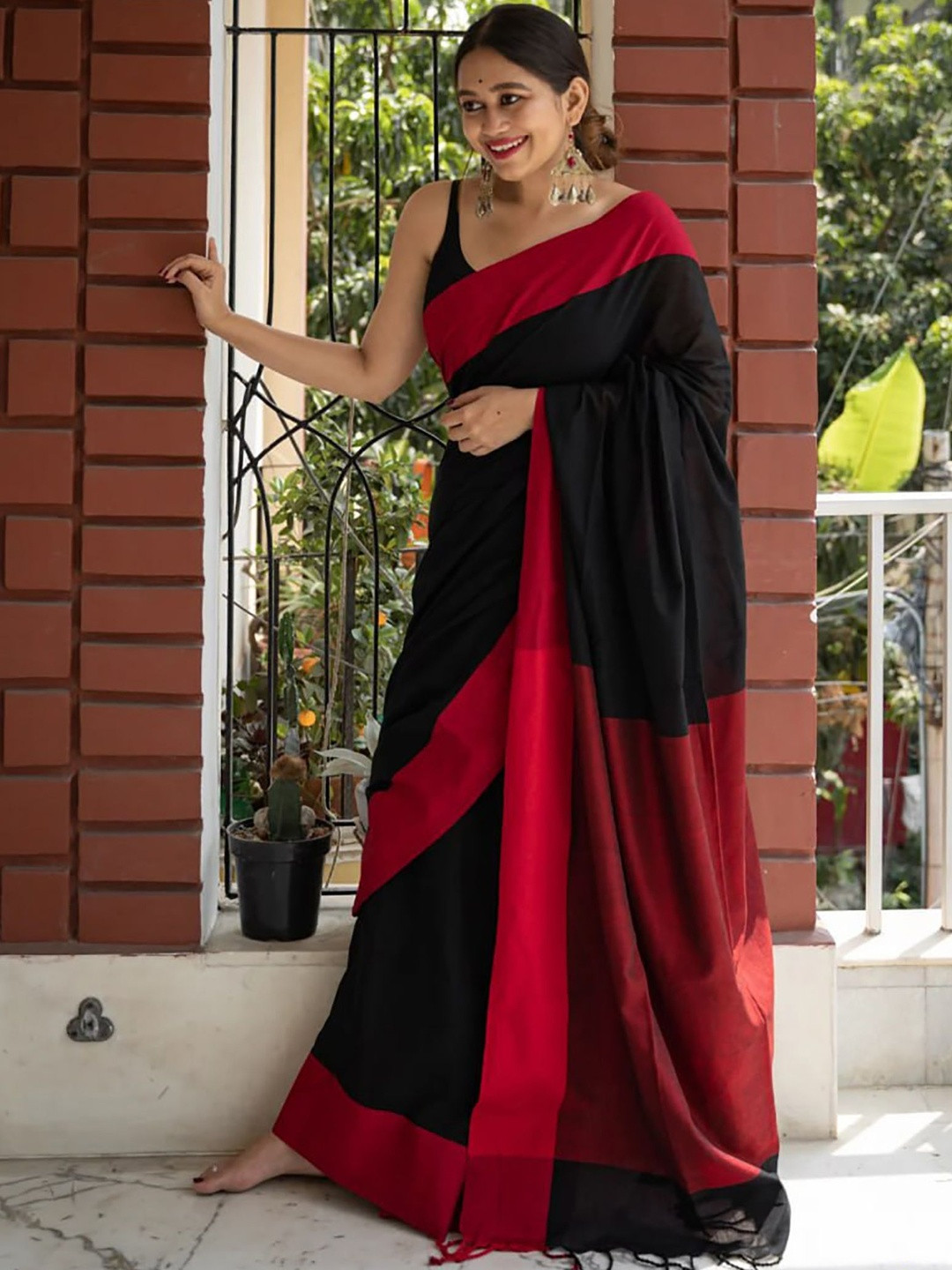 Moda Rapido Colourblocked Silk Blend Handloom Fashion Saree