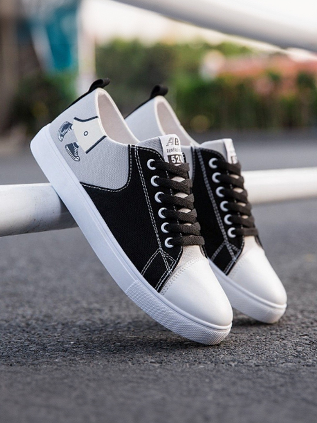 Lejano Men Colourblocked Round Toe Sneakers