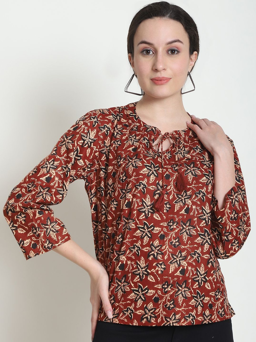 Feel Clath Floral Print Tie-Up Neck Cotton Top