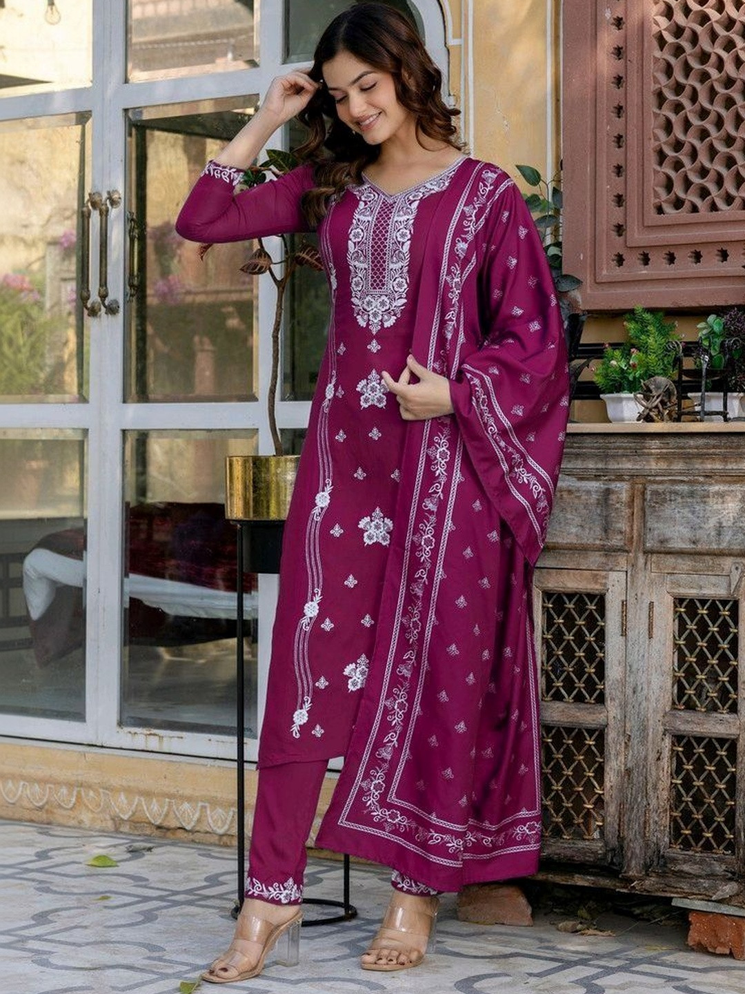 LIZORD FAB Women Ethnic Motifs Embroidered Regular Thread Work Kurta with Trousers & With Dupatta