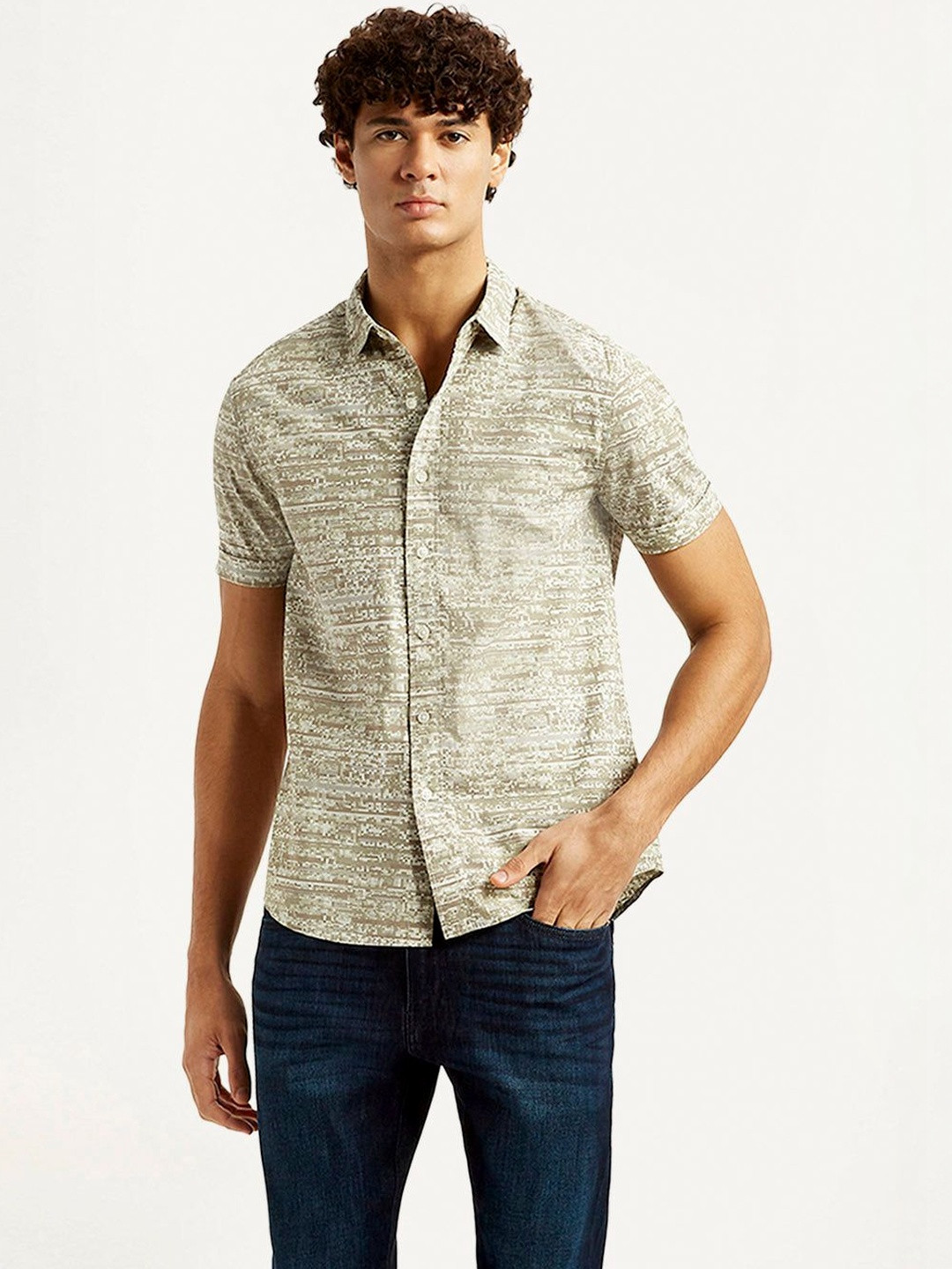 Levis Men Classic Slim Fit Printed Casual Shirt