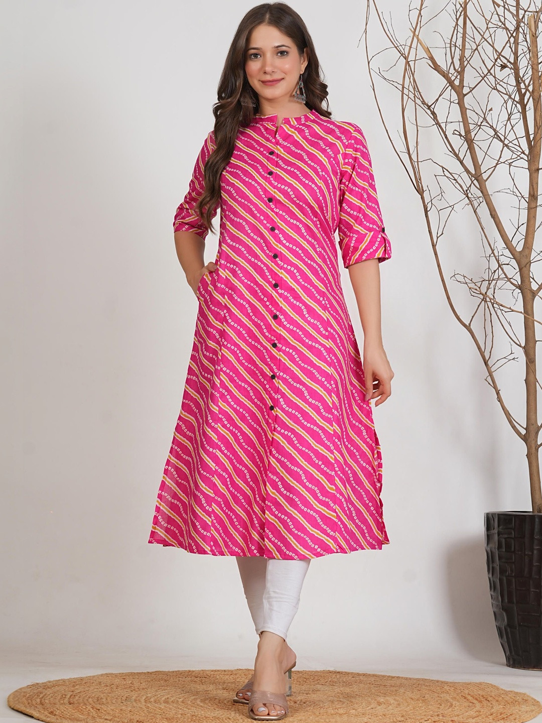 YUVVIK Women Bandhani Printed Mirror Work Kurta