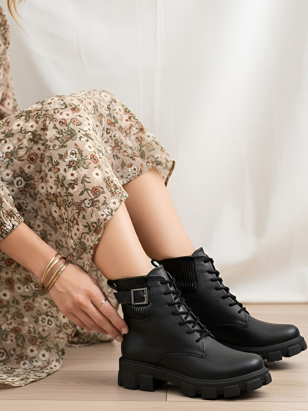 Longwalk Women Round Toe Lace-Ups Regular Boots