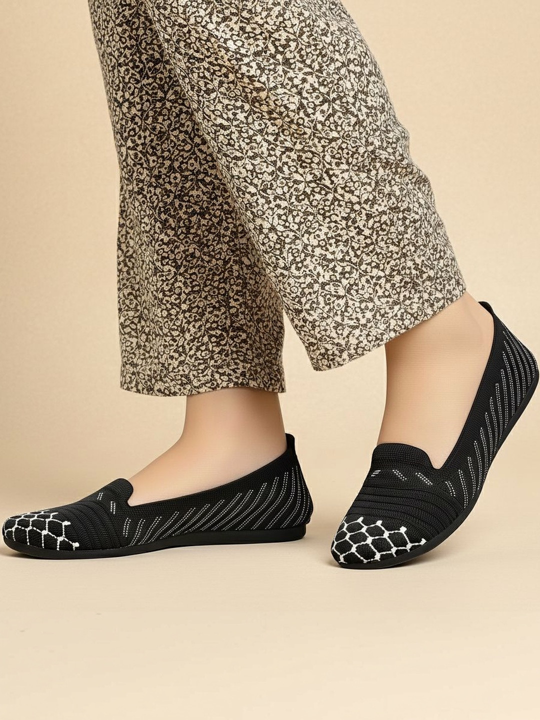INKLENZO Women Striped Slip-On Sneakers