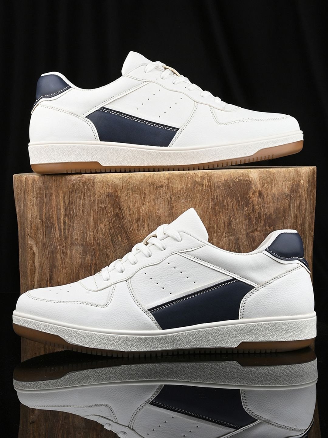 The Roadster Lifestyle Co Men Colorblocked Round Toe Lace-Ups Sneakers