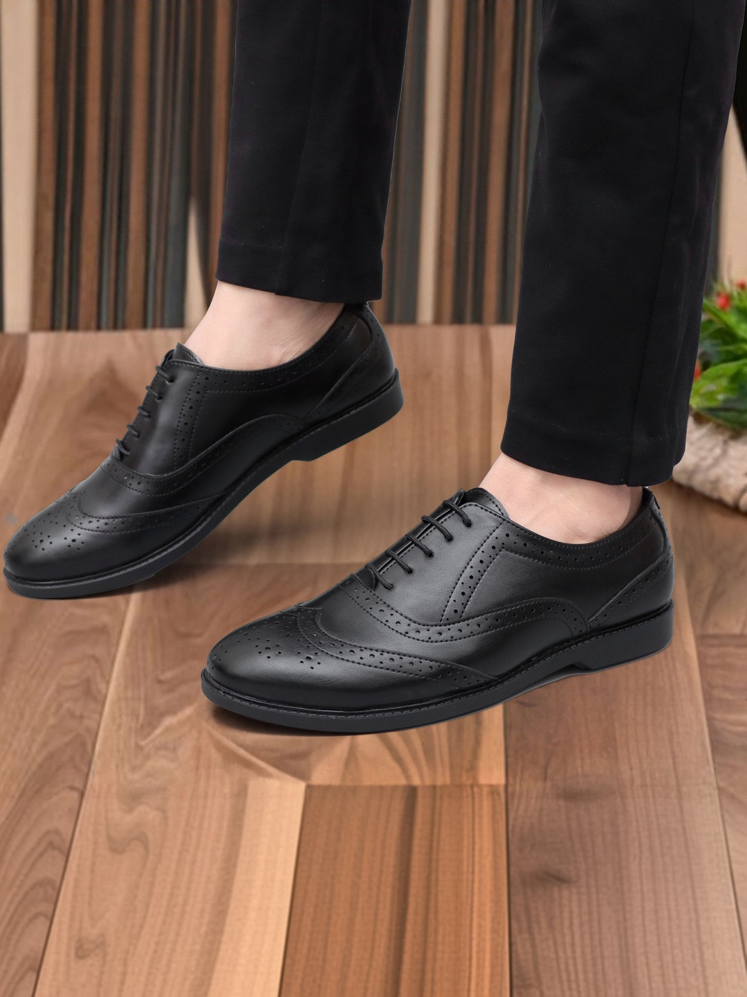 ALCAZO Men Round Toe Formal Brogues