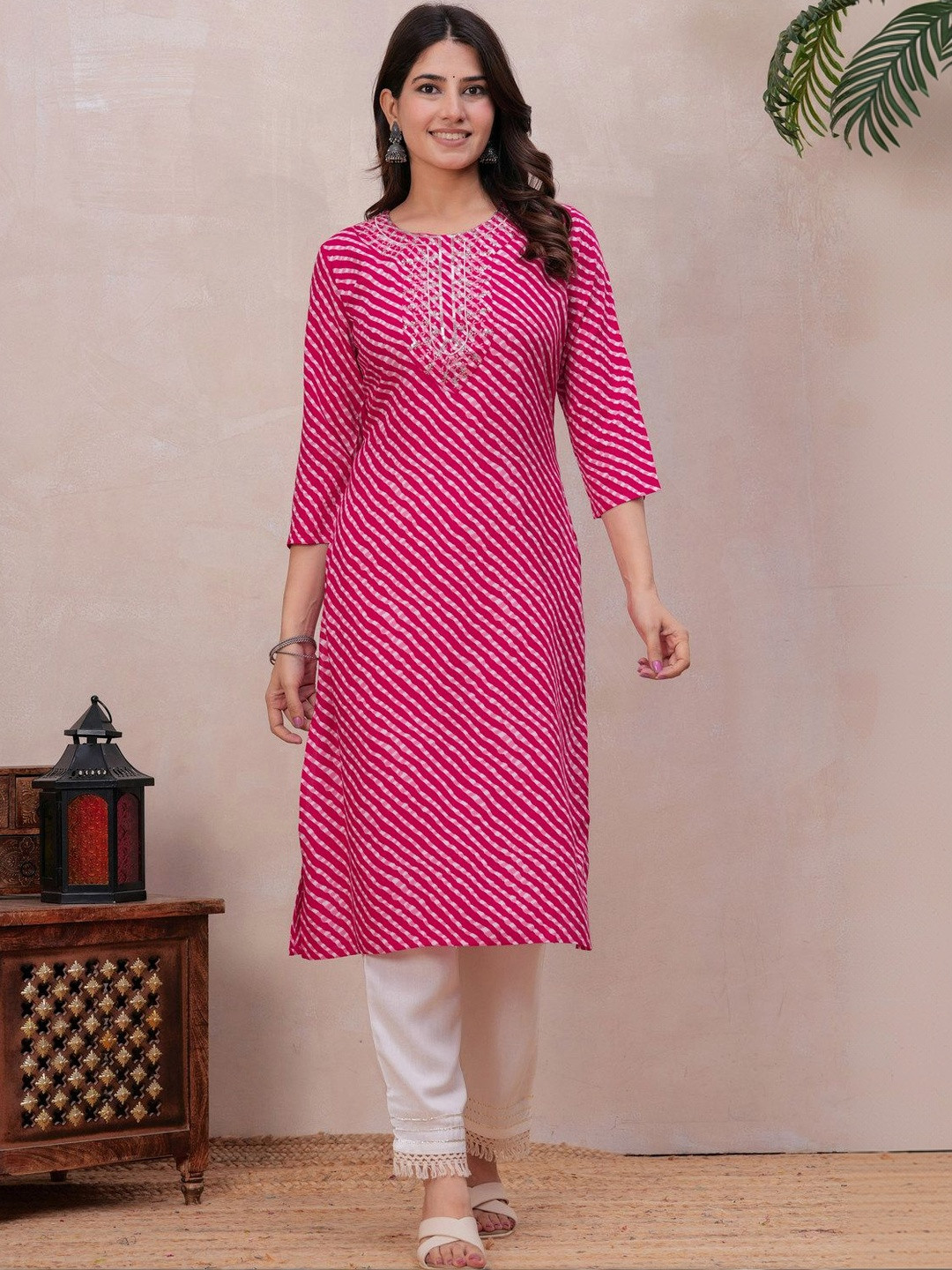 Sarai Women Leheriya Embroidered Kurta