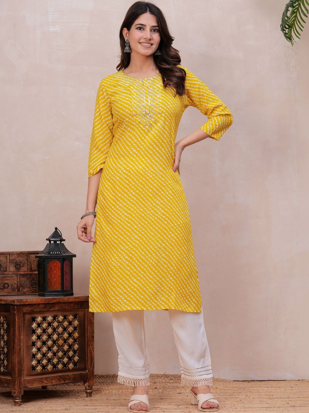 Sarai Women Leheriya Embroidered Kurta